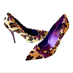 NEW Guess 4” sexy stiletto heeled, pointed toe & pony skin. NWOT never worn.